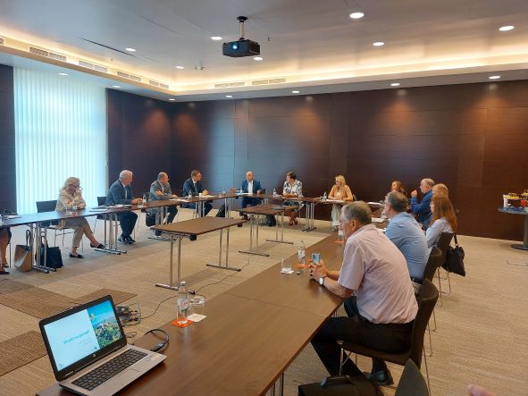 Hotelijeri s ministricom turizma u Poreču: Na turističku sezonu treba gledati sa zadovoljstvom, ali nikako s euforijom 1 Sastanak u Poreču